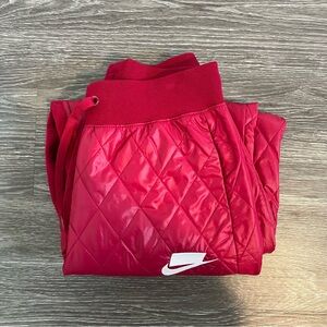 nike nsw sport pack quilted pants berry women's (xs)